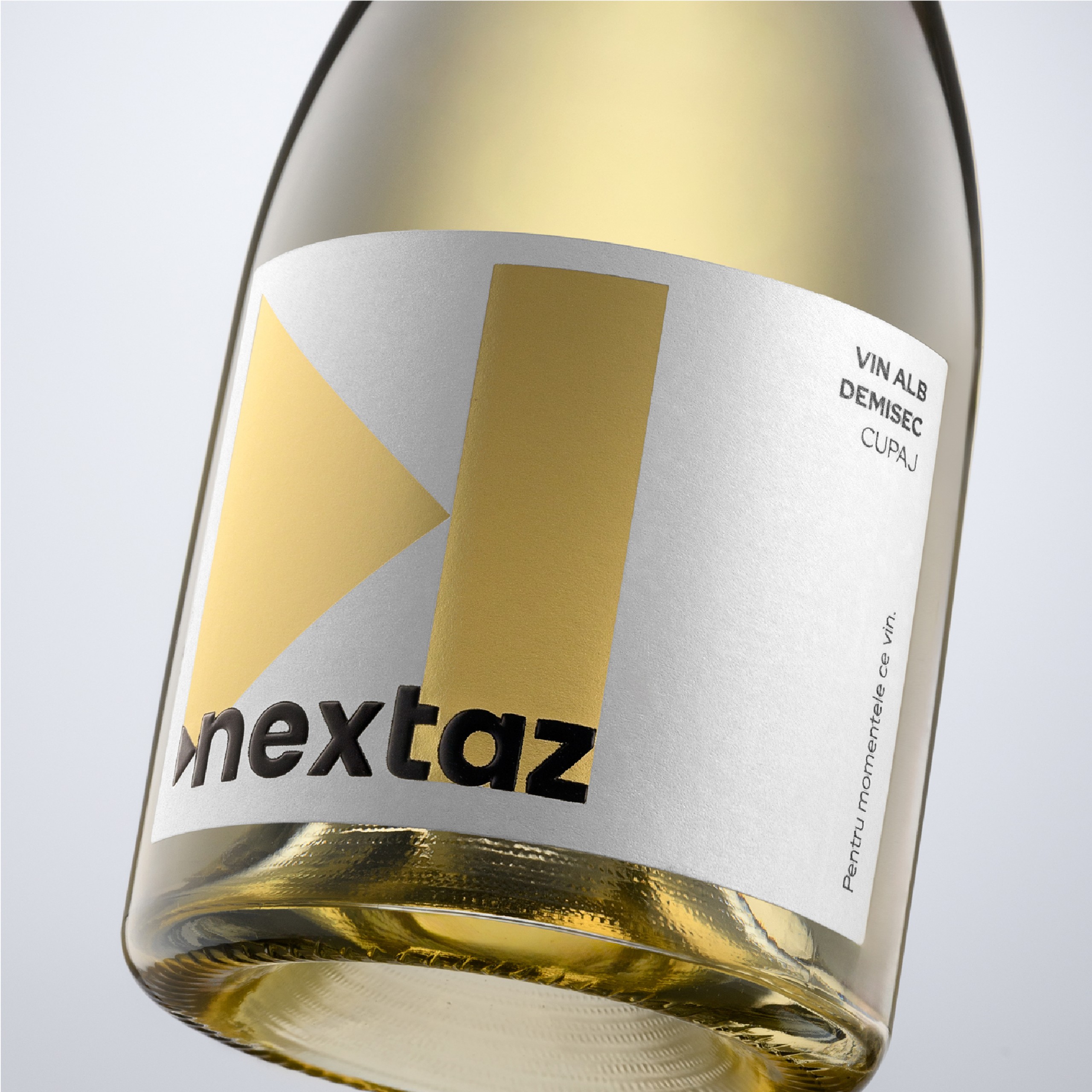 Nextaz packaging -white wine