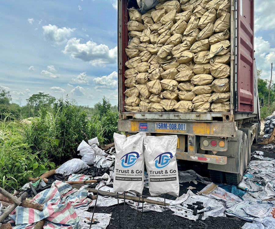 White charcoal packed for export specifications.