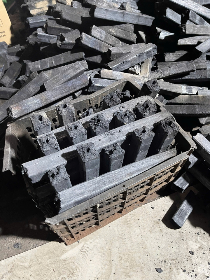 Square Sawdust Charcoal Grade A
