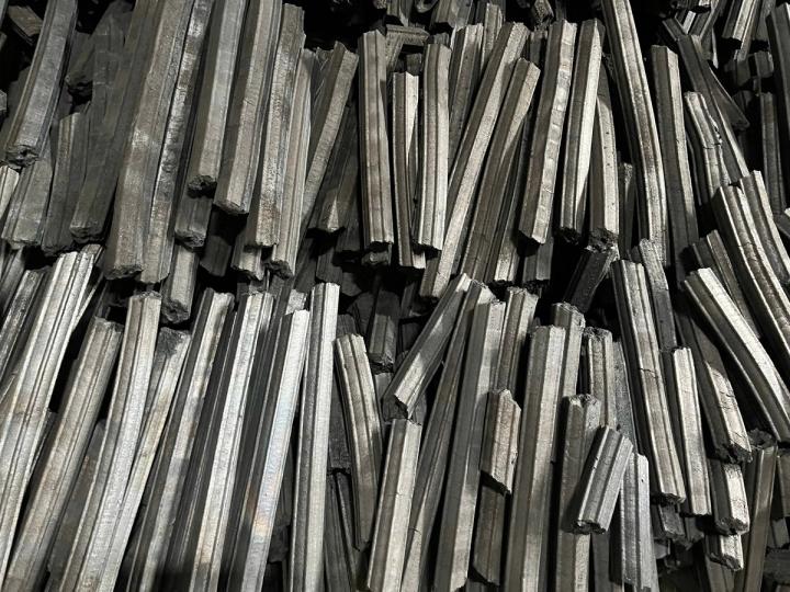 Sawdust Charcoal Hexagonal Type AAA