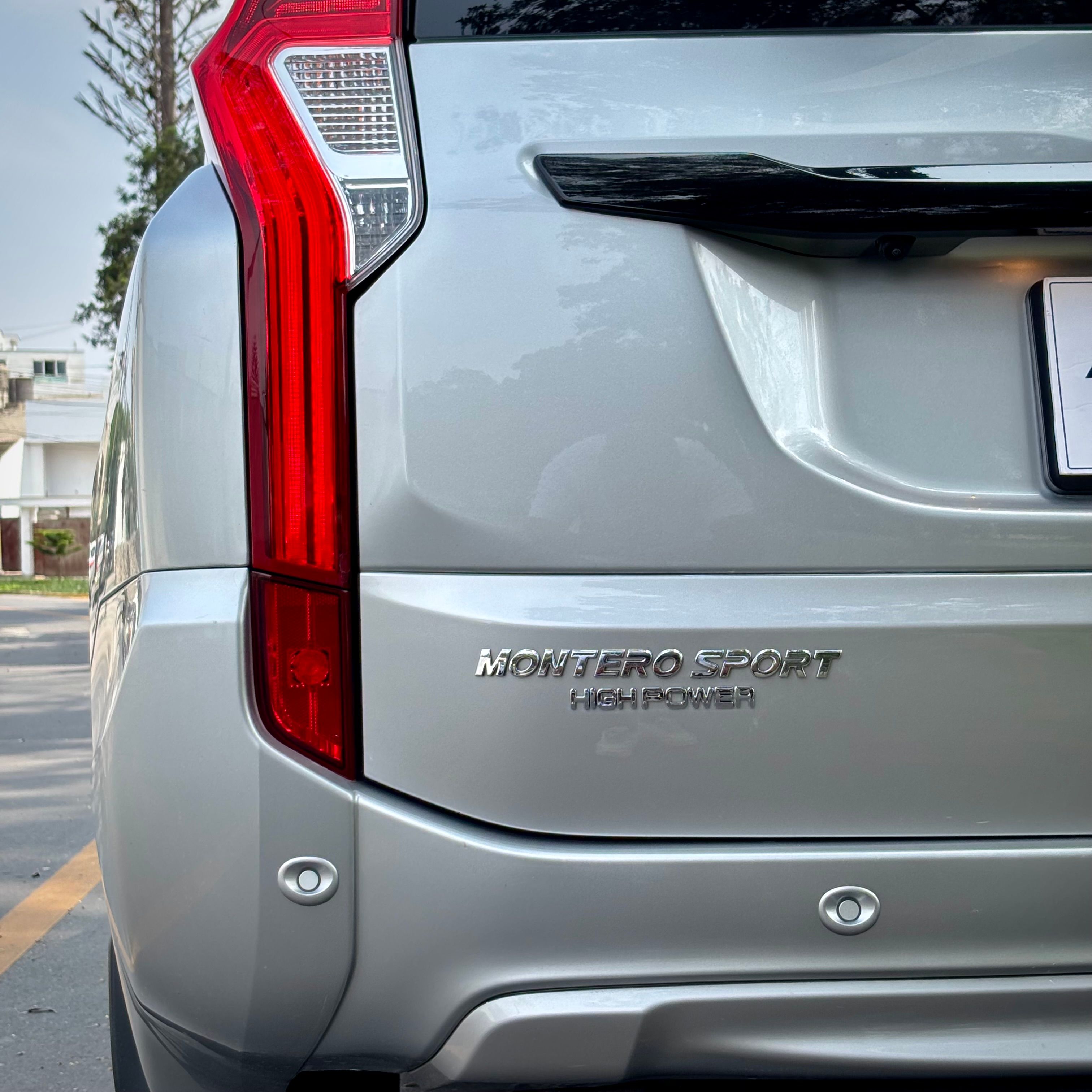 Mitsubishi Montero Sport - Miniatura 8