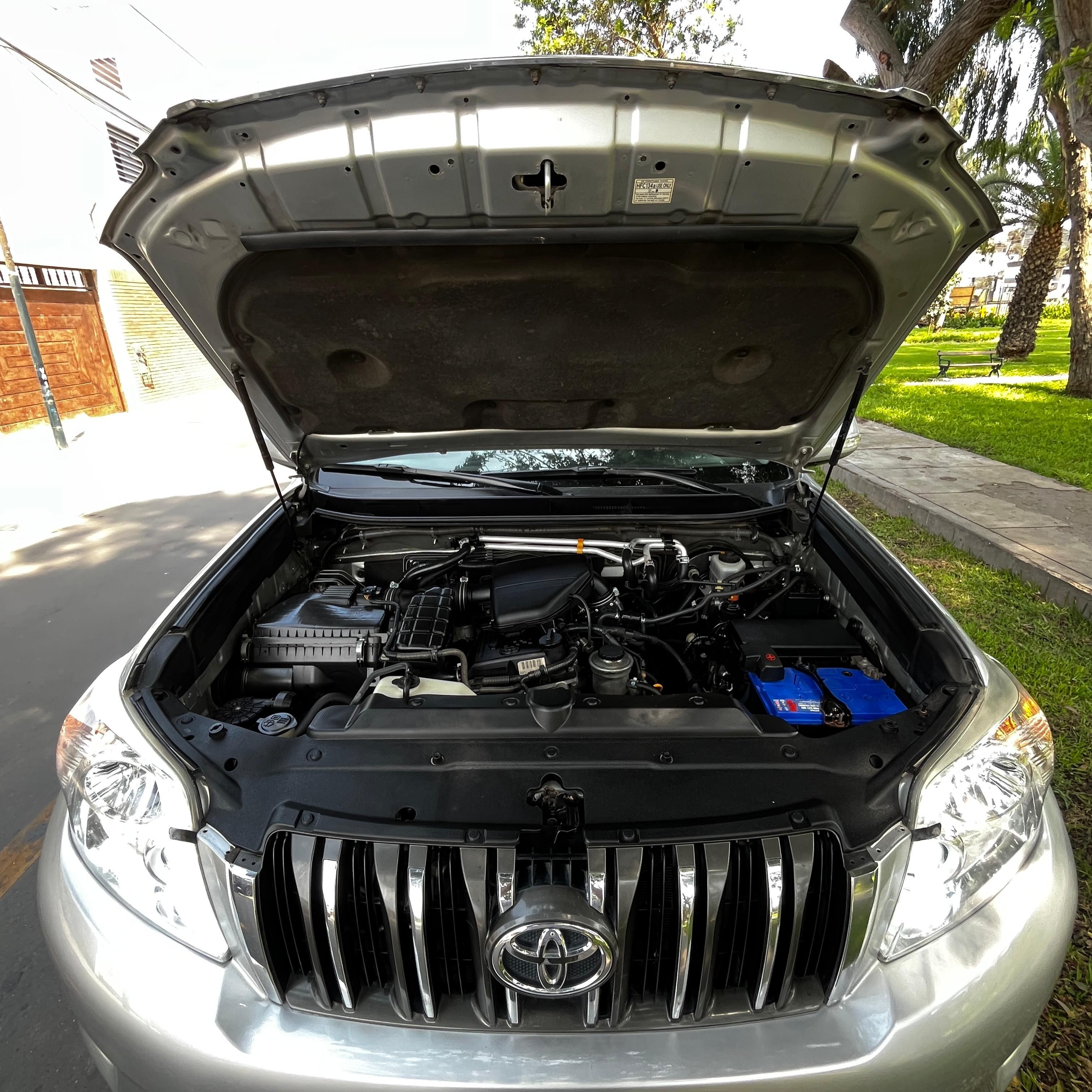 Toyota  Land Cruiser Prado - Miniatura 3