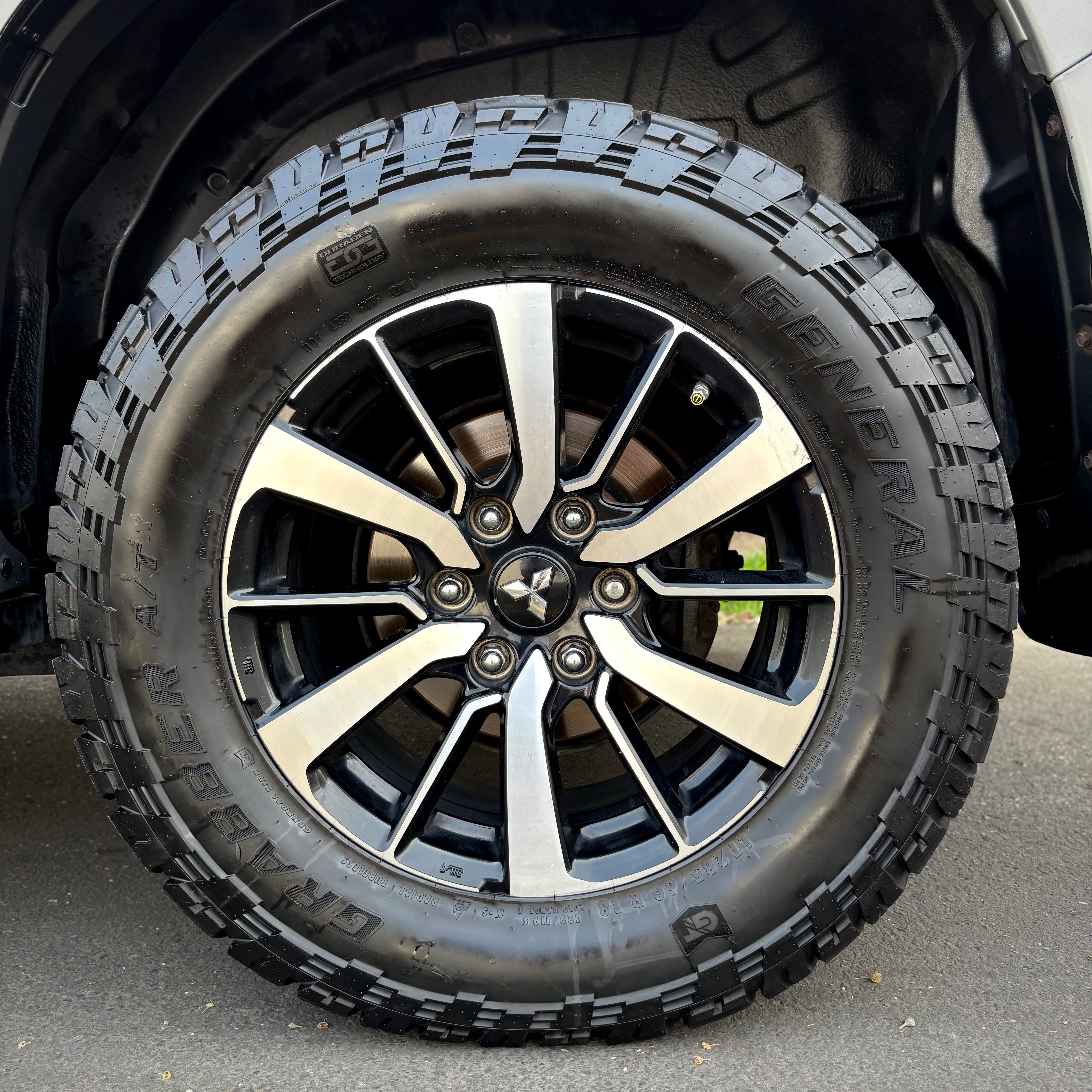 Mitsubishi Montero Sport - Miniatura 9