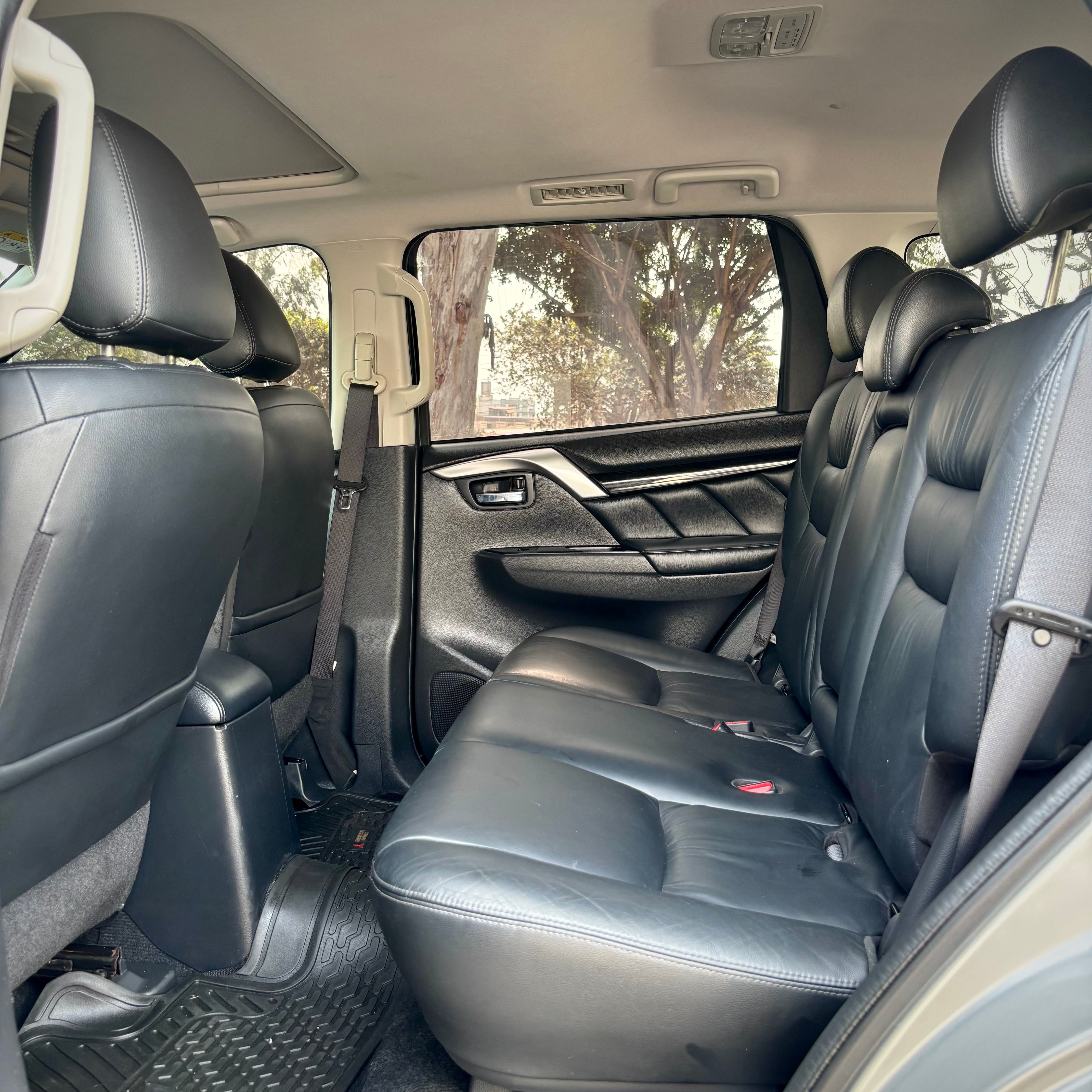 Mitsubishi Montero Sport - Miniatura 15