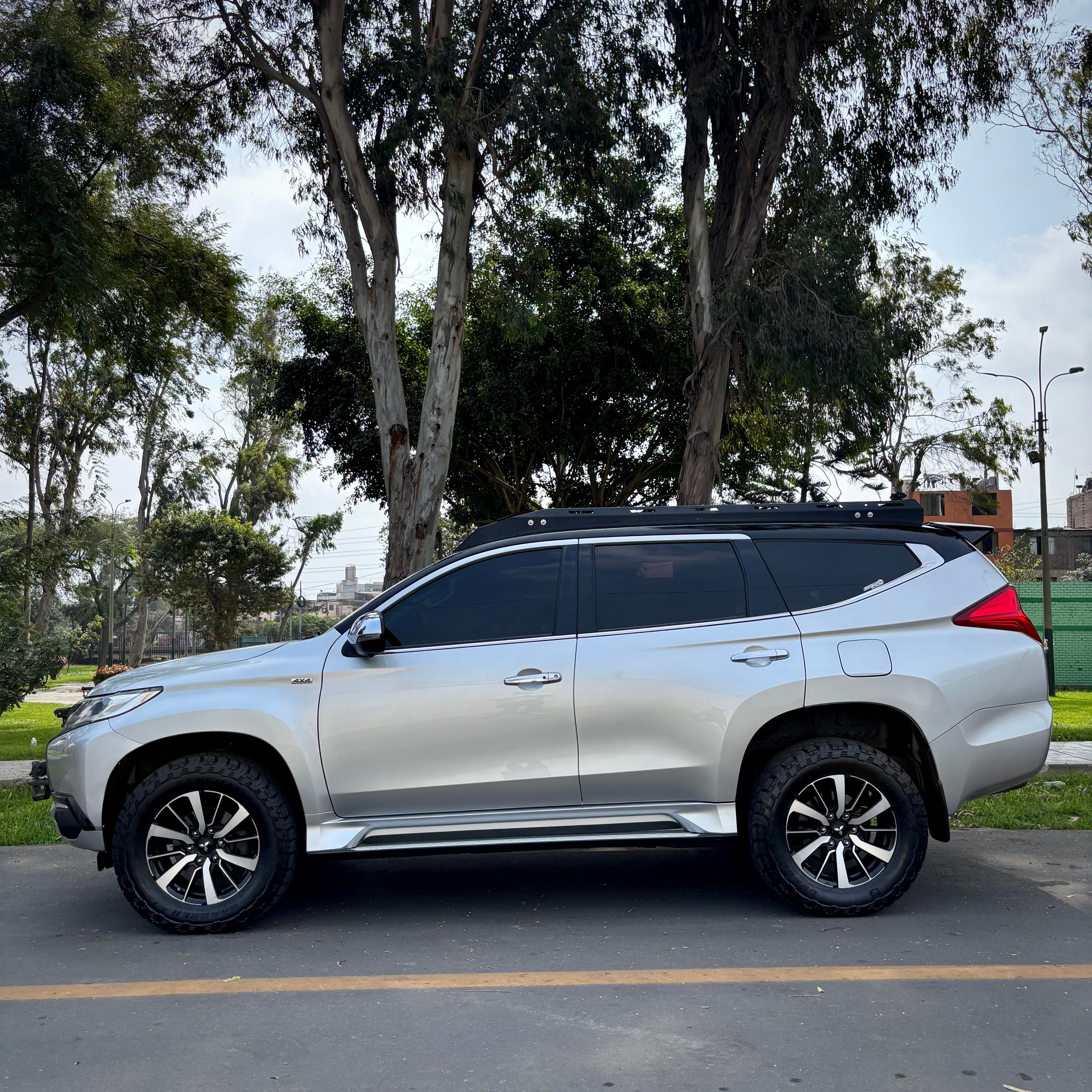 Mitsubishi Montero Sport - Miniatura 4