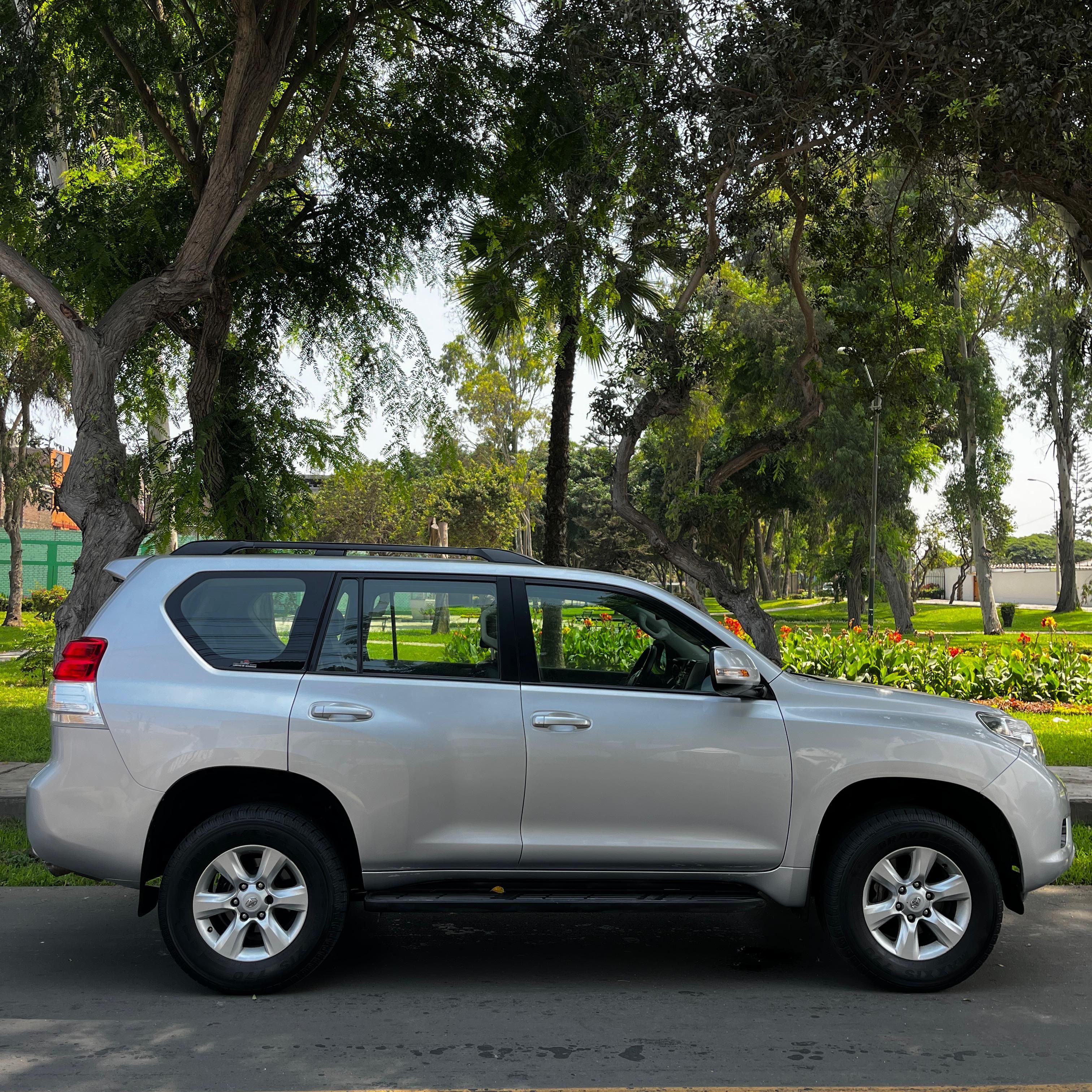 Toyota  Land Cruiser Prado - Miniatura 4