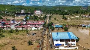 Typhoon Kalmaegi Hits Vietnam After Killing 140 In Philippines