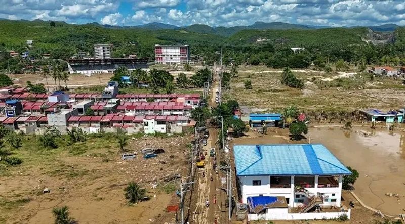 Typhoon Kalmaegi Hits Vietnam After Killing 140 In Philippines