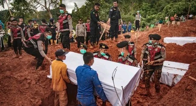 Indonesia Flood Death Toll Passes 1,000 As Authorities Increase Aid