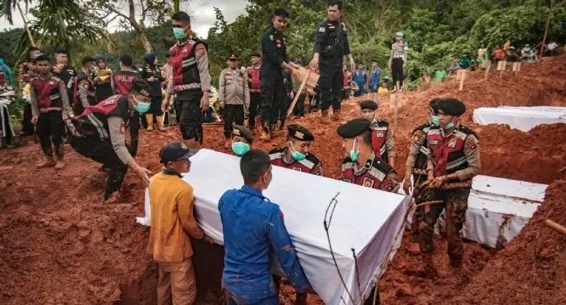 Indonesia Flood Death Toll Passes 1,000 As Authorities Increase Aid