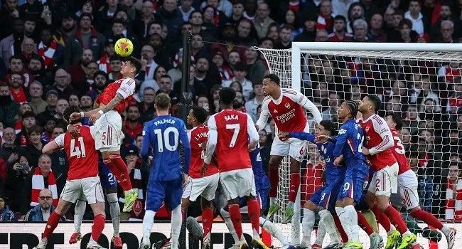 Sports: Arsenal Edge 10-Man Chelsea To Reclaim Five-Point Lead