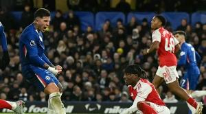Arsenal Battle Hard To Rescue Point From Resilient 10-Man Chelsea