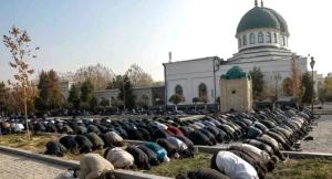 Uzbek Muslims Pray For Rain Amid Severe Drought