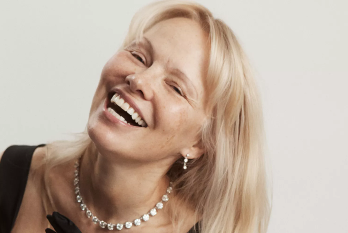 Pandora's Viral Sustainable Statement at the 2026 Golden Globes