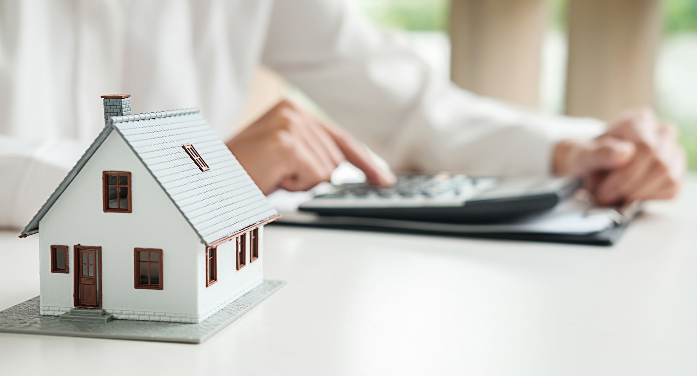 The Difference Between Fixed & Adjustable Rate Mortgages