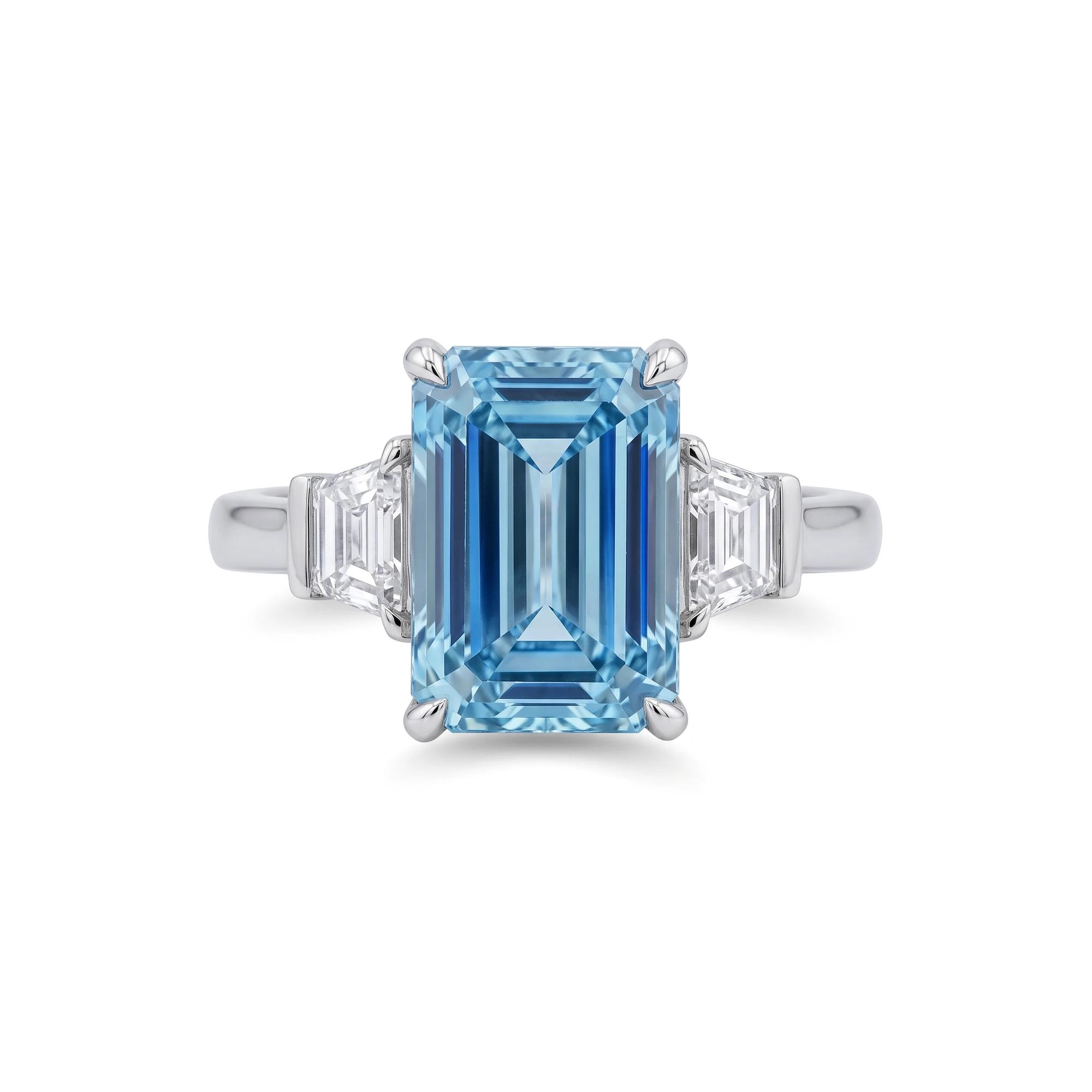 Emerald Cut / Fancy Vivid Blue