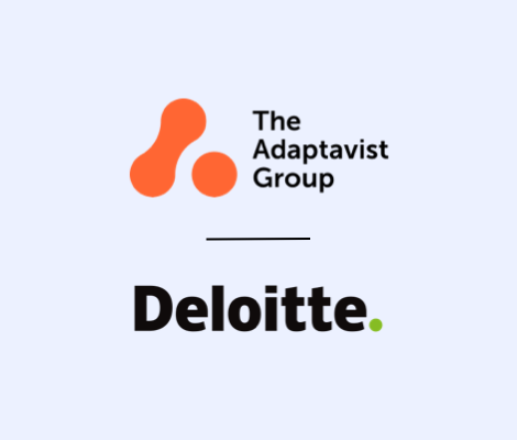 Logotip kompanije The Adaptavist Group uz logotip Deloittea.