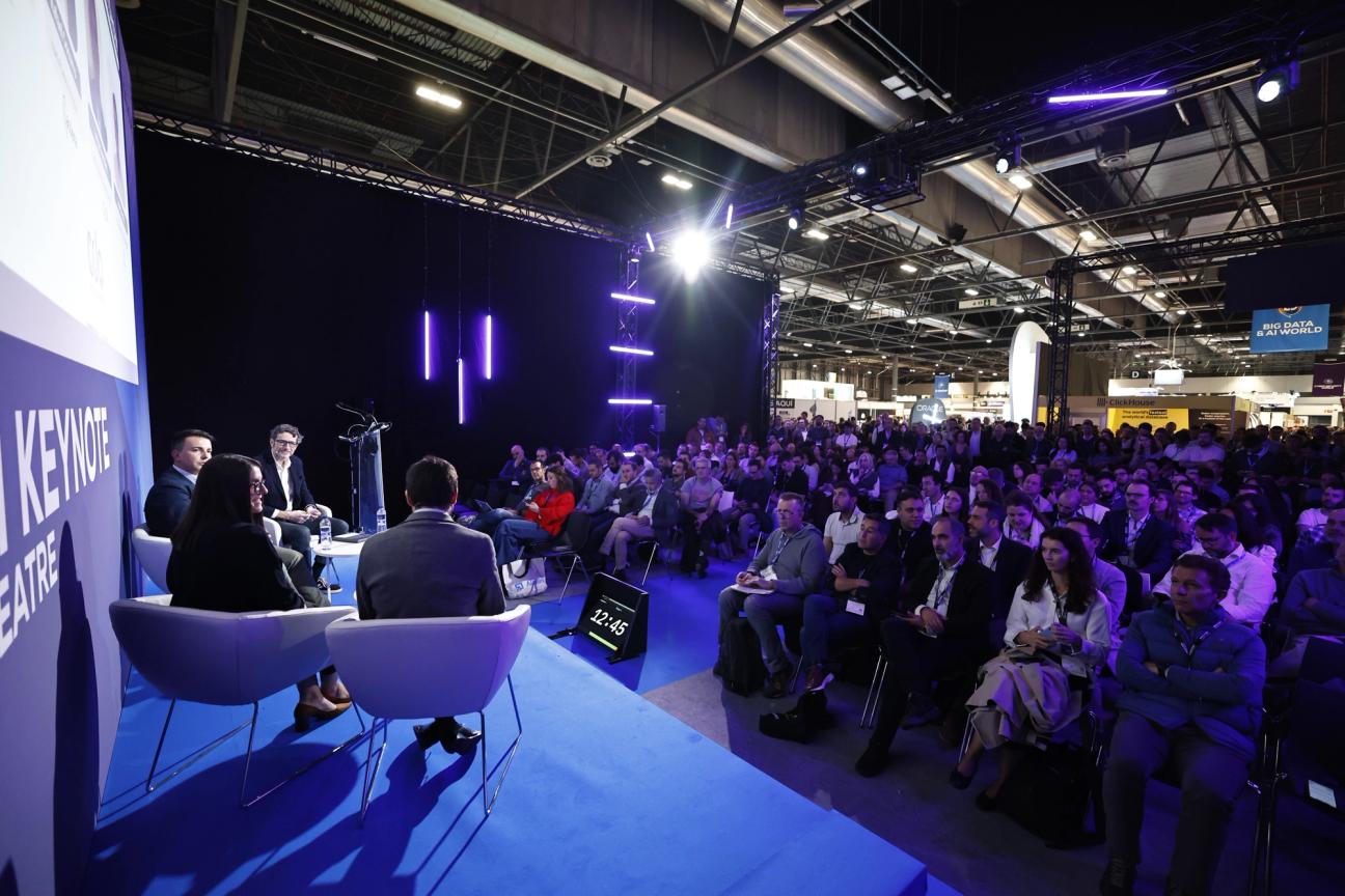 Imagen de una charla experta de la edición 2026 del Tech Show Madrid, en una sala llena de gente