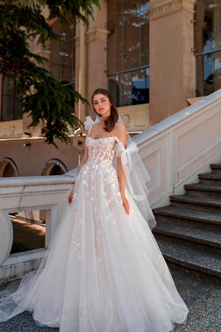 What Actually Happens at a Bridal Appointment (and What to Bring)