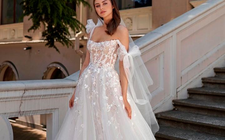 What Actually Happens at a Bridal Appointment (and What to Bring)