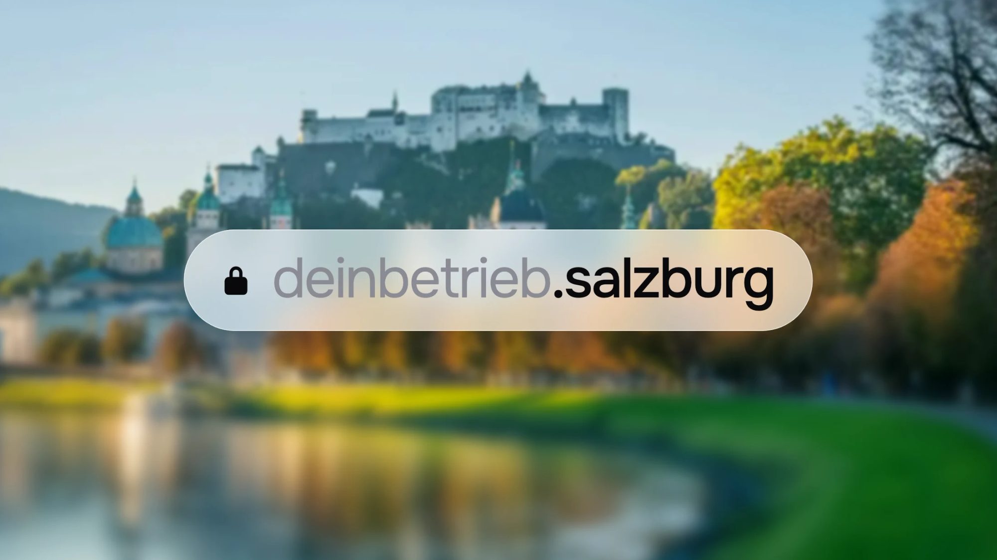 Salzburg Domain: Adresszeile „deinbetrieb.salzburg“ vor der Salzburger Altstadt mit der Festung Hohensalzburg