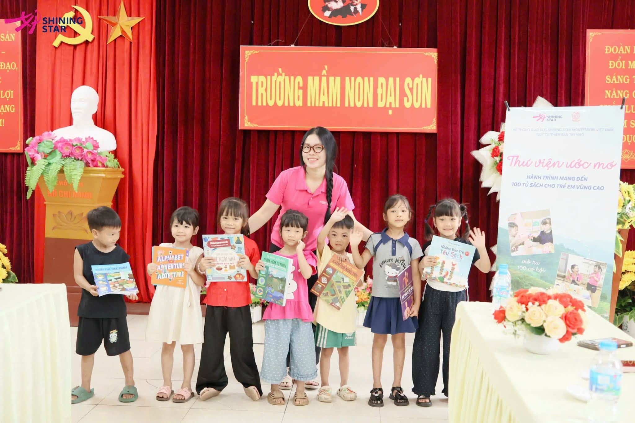 Những Tủ Sách Đi Qua Mùa Mưa Lên Với Trẻ Em Lào Cai