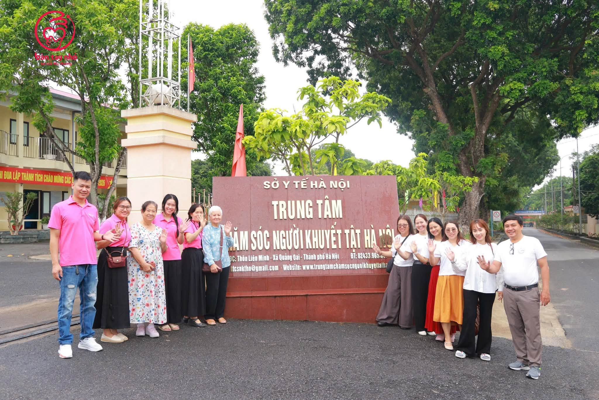 Ngày Trở Lại, Những Cái Nắm Tay Vẫn Còn Ấm