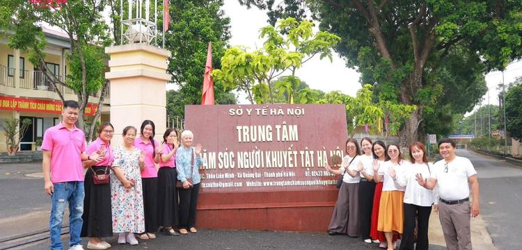 Ngày Trở Lại, Những Cái Nắm Tay Vẫn Còn Ấm