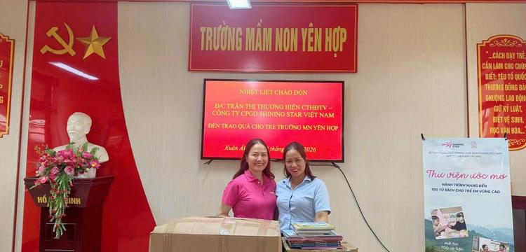Ủng hộ 100 tủ sách cho trẻ em vùng cao
