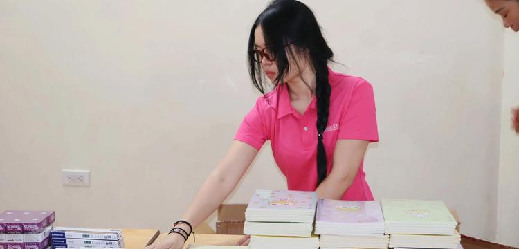 Quỹ trao sách và đồ dùng học tập tại chùa Quang Phúc