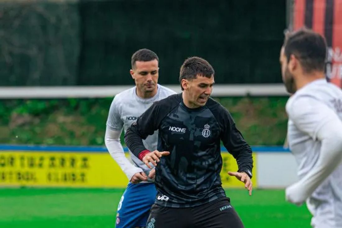 Hugo Laviana durante un ejercicio con jugadores