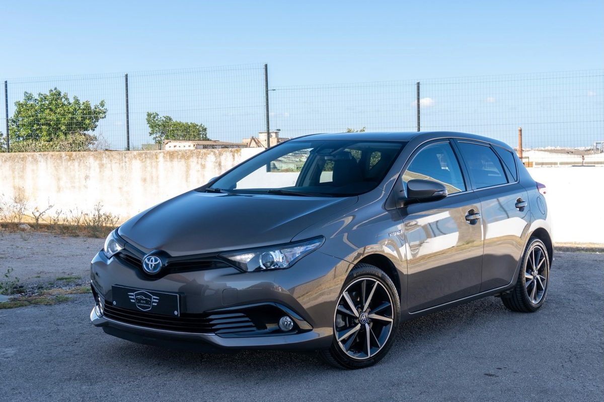 Toyota Auris 1.8 HSD Comfort Plus Sport Plus Navi