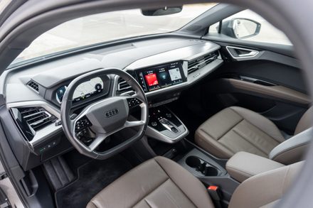 Audi Q4 e-tron 45 quattro (2022) — foto 5 · Audi