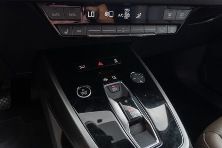 Audi Q4 e-tron 45 quattro (2022) — foto 7 · Audi