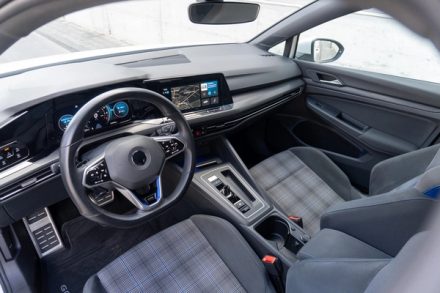 VW Golf GTE DSG (2020) — foto 6 · VW