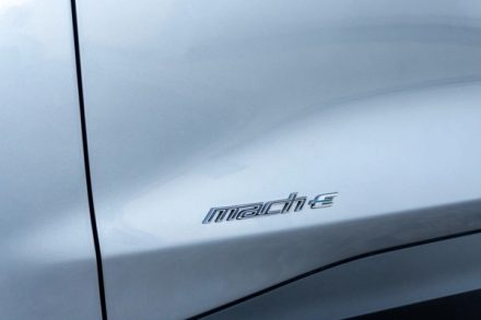Ford Mustang Mach-E 75.7 kWh Premium AWD (2021) — foto 5 · Ford