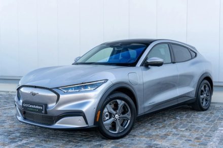 Ford Mustang Mach-E 75.7 kWh Premium AWD (2021) — foto 3 · Ford