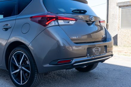 Toyota Auris 1.8 HSD Comfort Plus Sport Plus Navi (2018) — foto 3 · Toyota