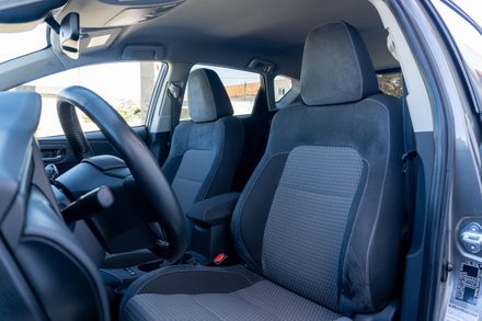 Toyota Auris 1.8 HSD Comfort Plus Sport Plus Navi (2018) — foto 7 · Toyota
