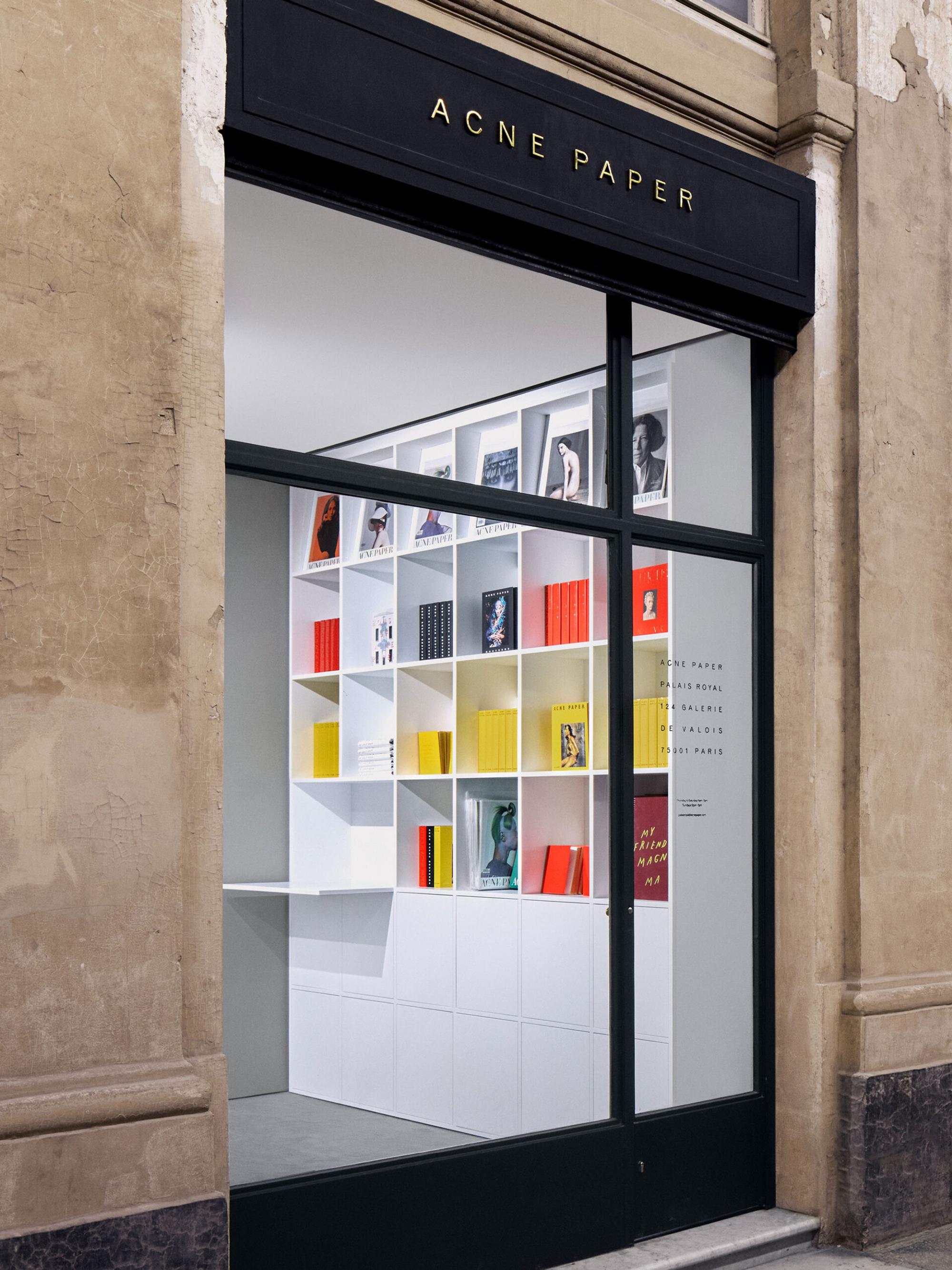 Interior design by Halleroed for Gallery in 124 Gal de Valois, Paris — image 4 of 7