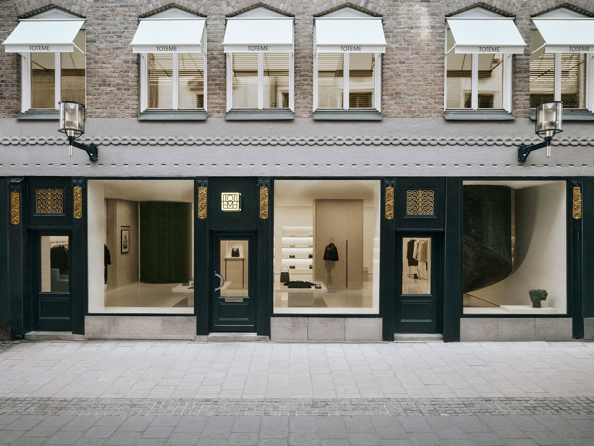 Toteme Stockholm, Biblioteksgatan 5, Stockholm — Halleroed