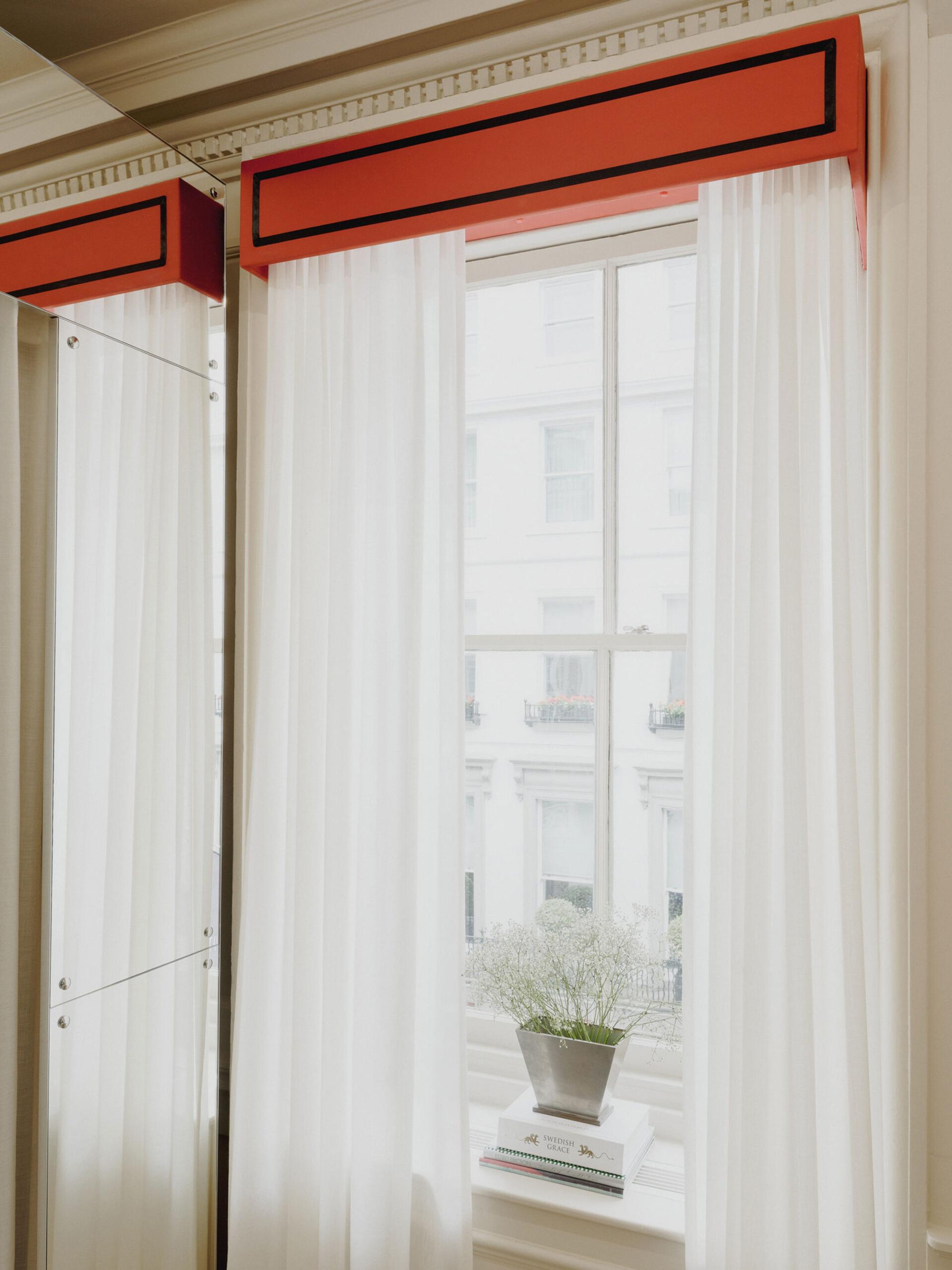 Interior design by Halleroed for Saman Amel in 17 Albemarle Street , London — image 22 of 26