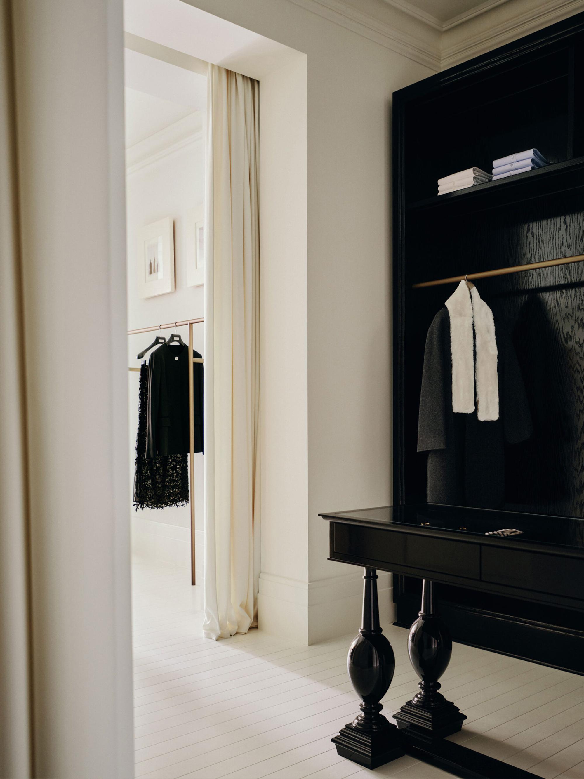 Interior design by Halleroed for Toteme in 160 Sloane Street , London — image 7 of 9