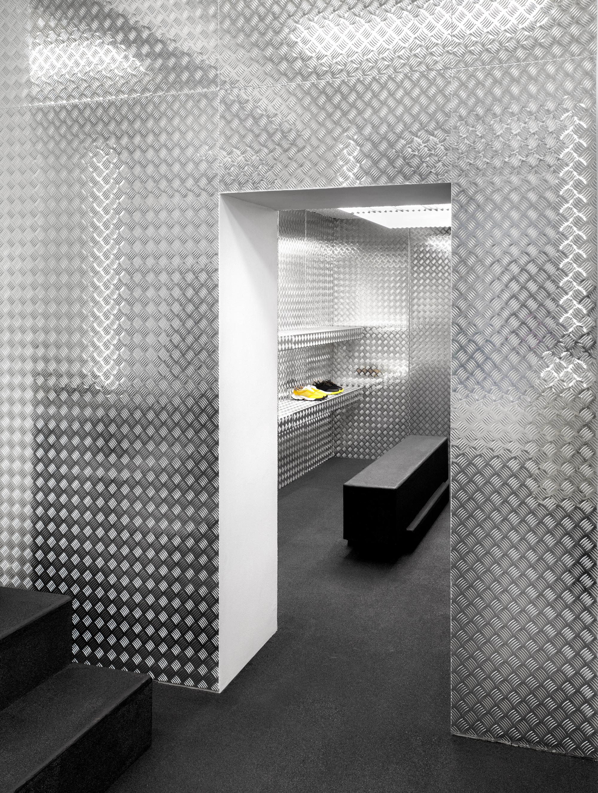 Interior design by Halleroed for Axel Arigato in Södra Larmgatan 7, Gothenburg — image 3 of 10