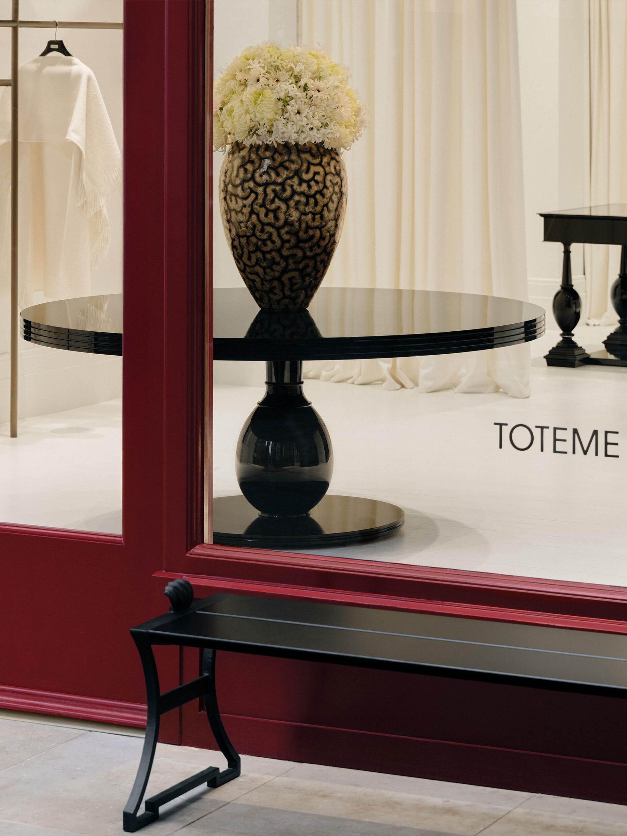 Interior design by Halleroed for Toteme in 160 Sloane Street , London — image 2 of 9