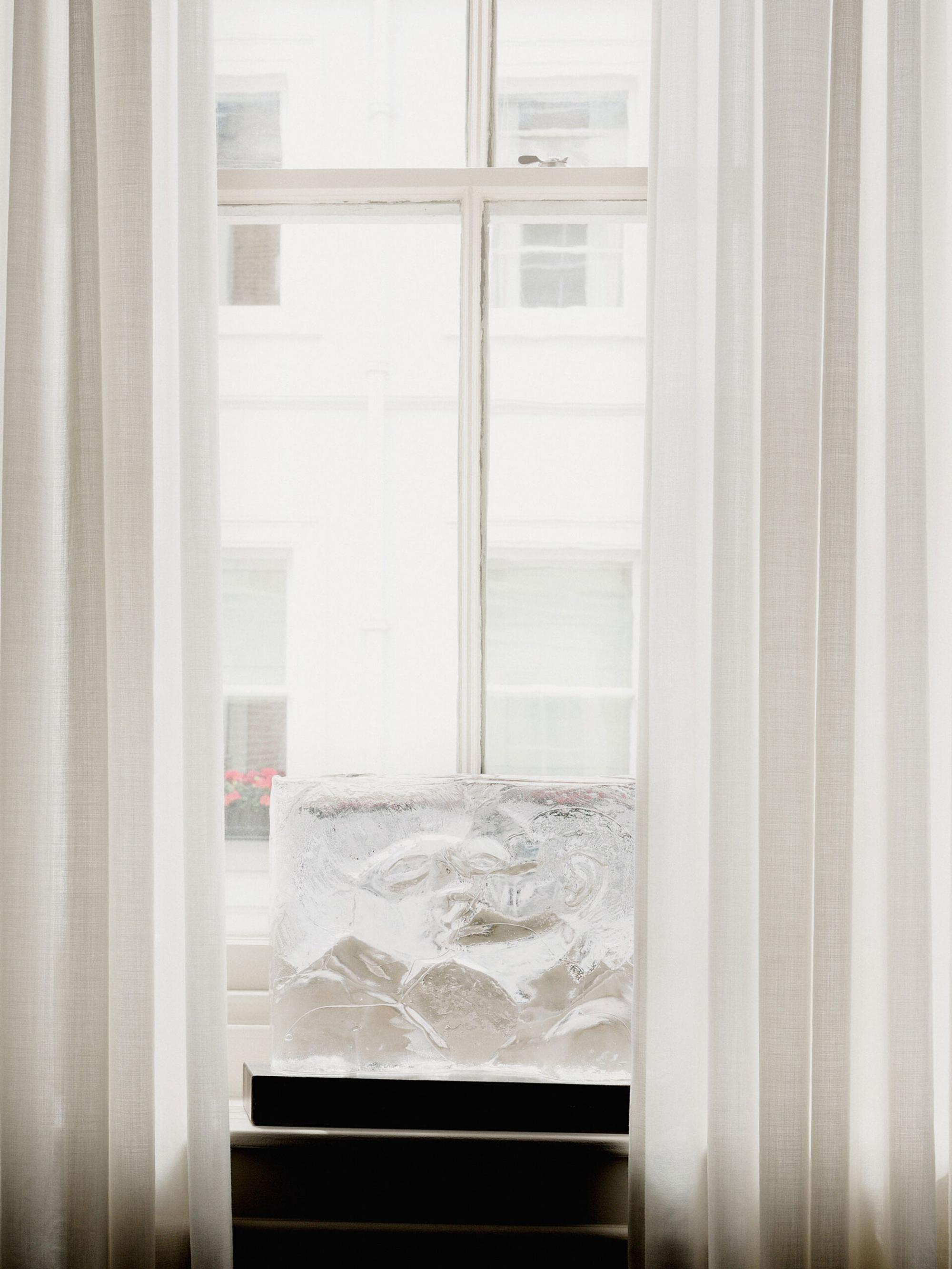 Interior design by Halleroed for Saman Amel in 17 Albemarle Street , London — image 23 of 26