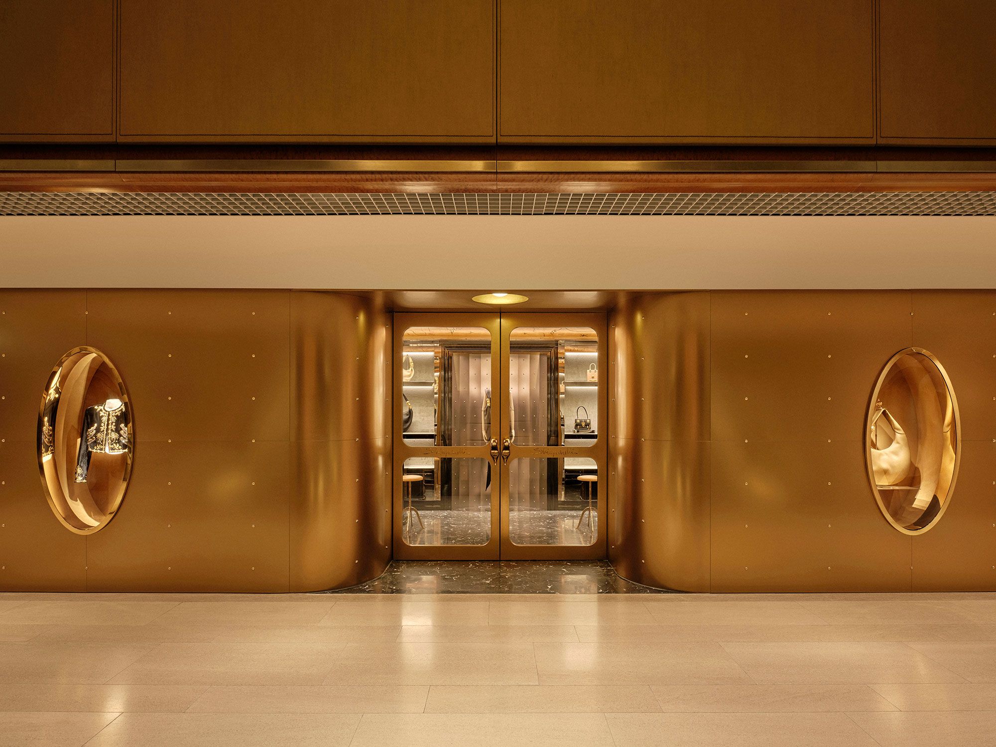 Schiaparelli, Landmark, Hong Kong — Halleroed