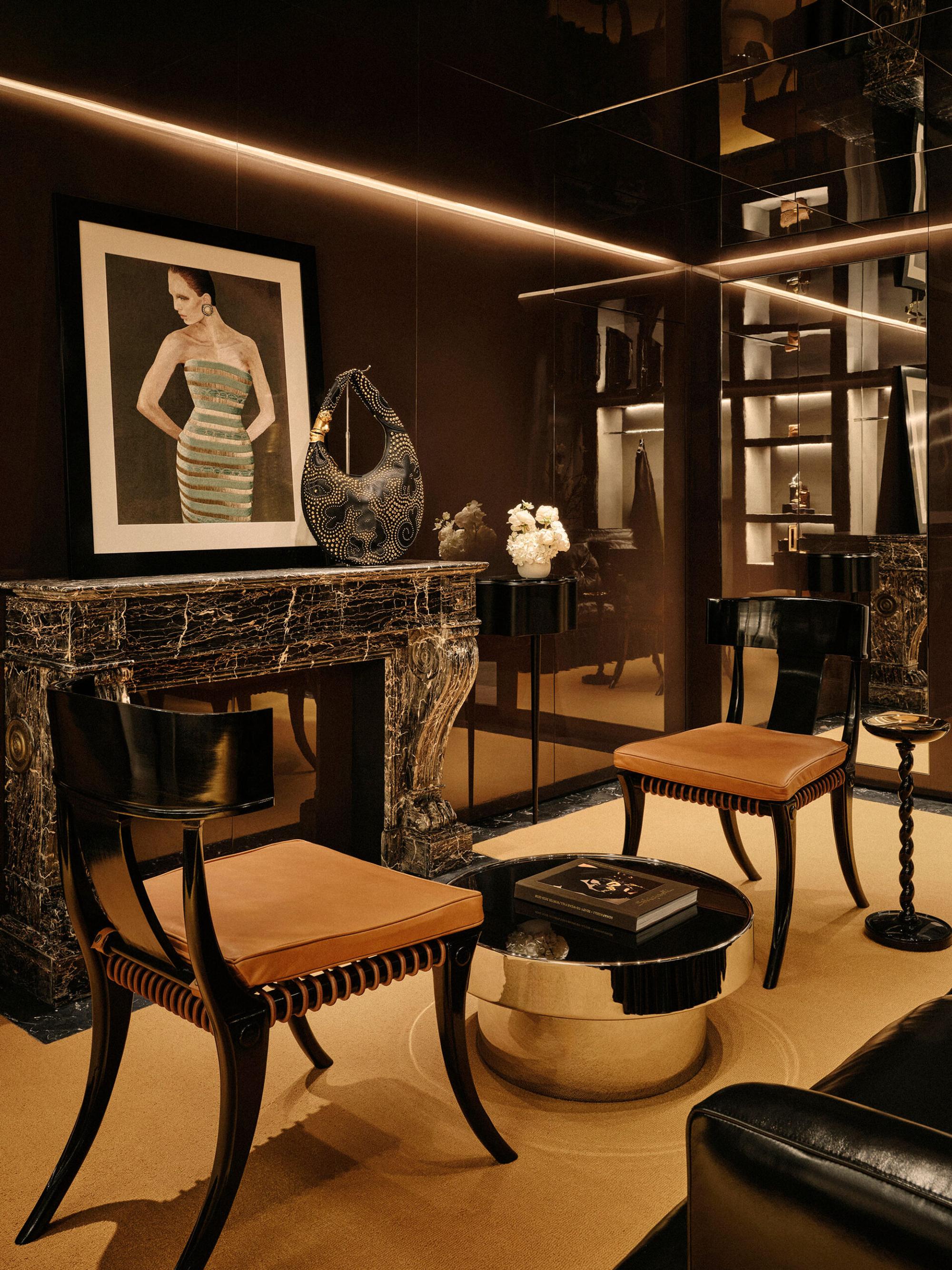 Interior design by Halleroed for Schiaparelli in Landmark, Hong Kong — image 9 of 11