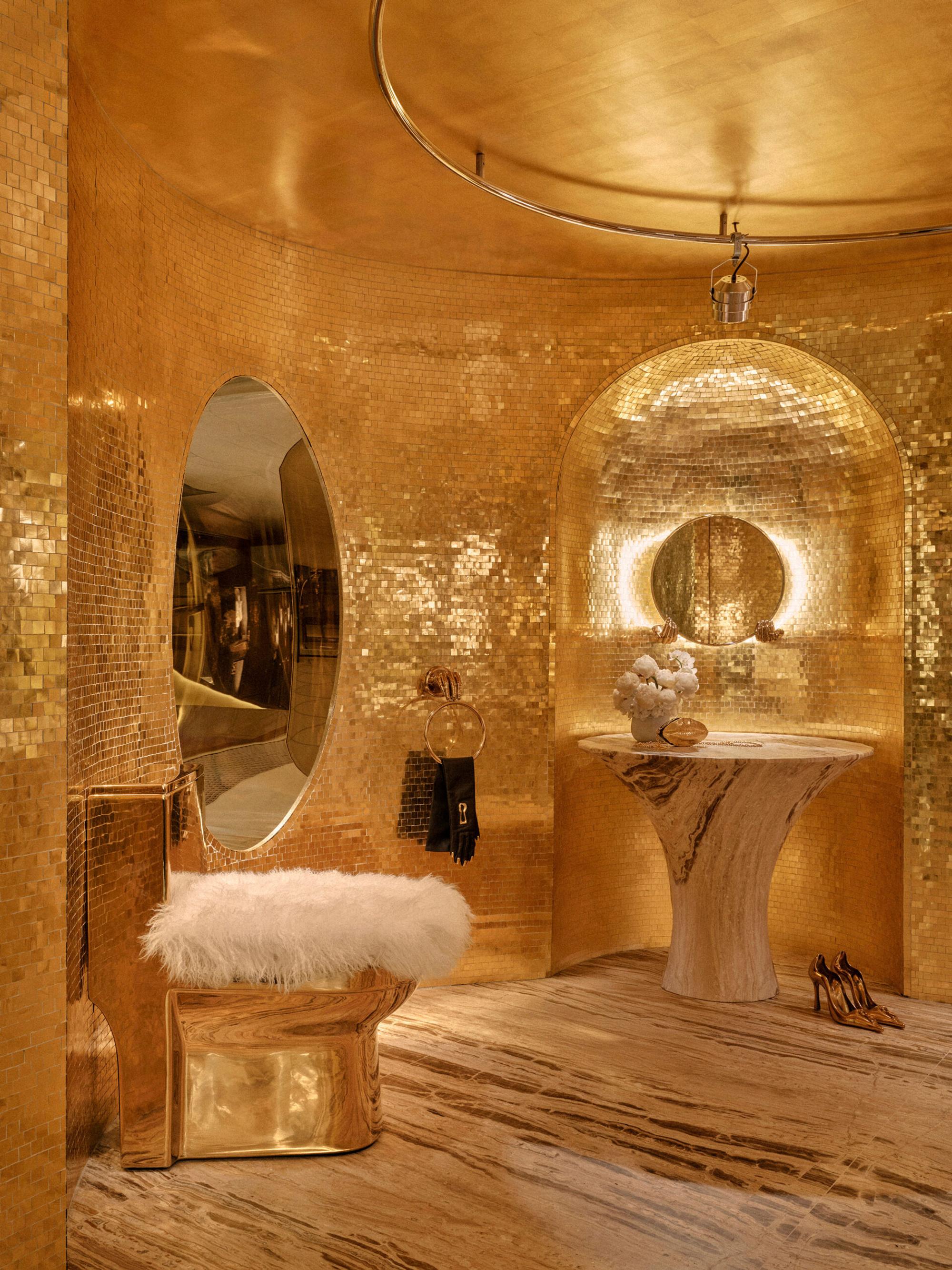 Interior design by Halleroed for Schiaparelli in Landmark, Hong Kong — image 6 of 11