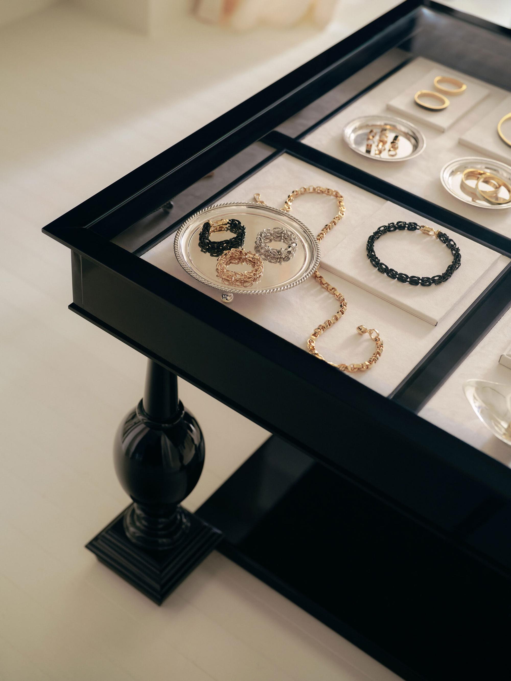 Interior design by Halleroed for Toteme in 160 Sloane Street , London — image 9 of 9